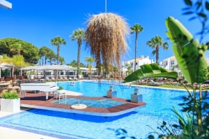 Honorio Pool Lounge & Restaurant