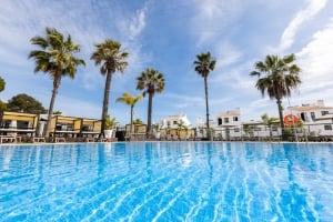 Honorio Pool Lounge & Restaurant