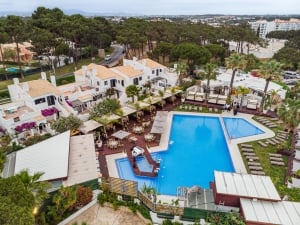 Honorio Pool Lounge & Restaurant