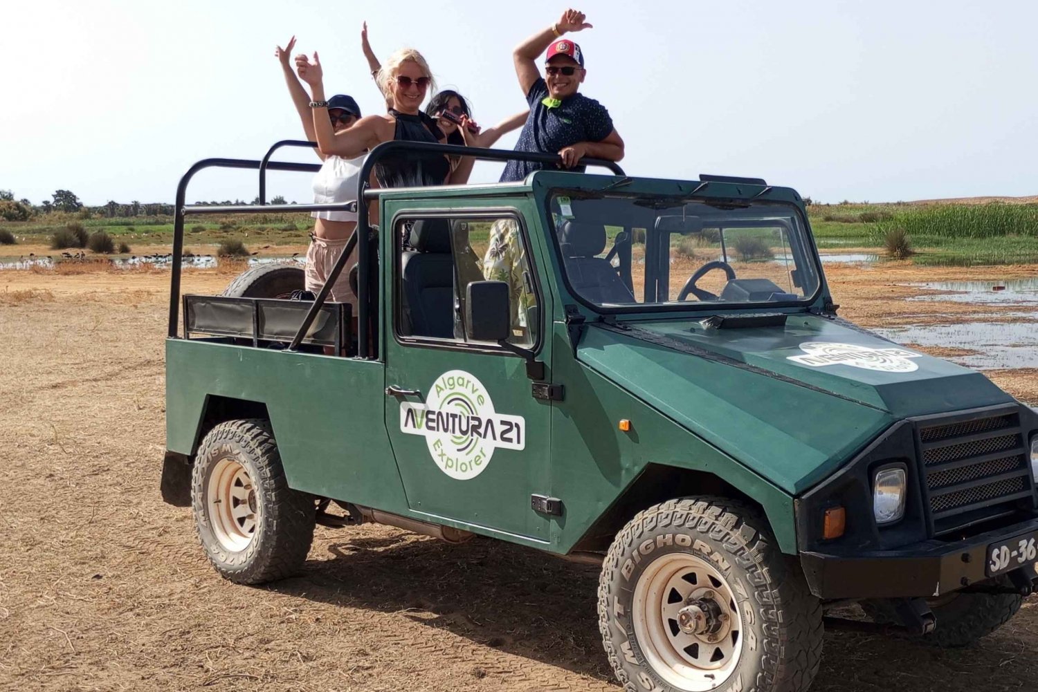 Albufeira: Jeep SunSet Tour & glass of wine