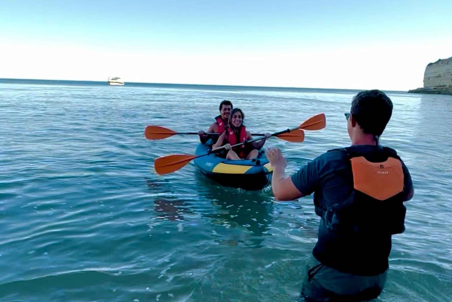 Melontaretki – Algarven salaiset luolat ja rannat (Algar dos Capitães)