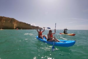 Benagil Beach: Kajakfahrt zu den Benagil-Höhlen mit Sonnenaufgangsoption