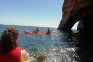 Lagoa: Benagil Höhle und Marinha Strand Geführte Kajaktour