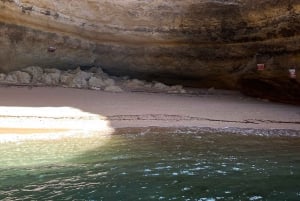 Lagos : explorez l'emblématique grotte de Benagil