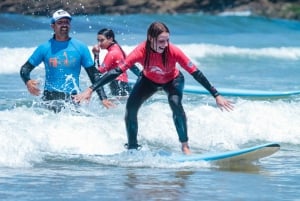 Lagos : cours collectifs de surf pour tous les niveaux