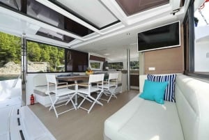 Lagos: Private Catamaran Cruise with Drinks and Snacks