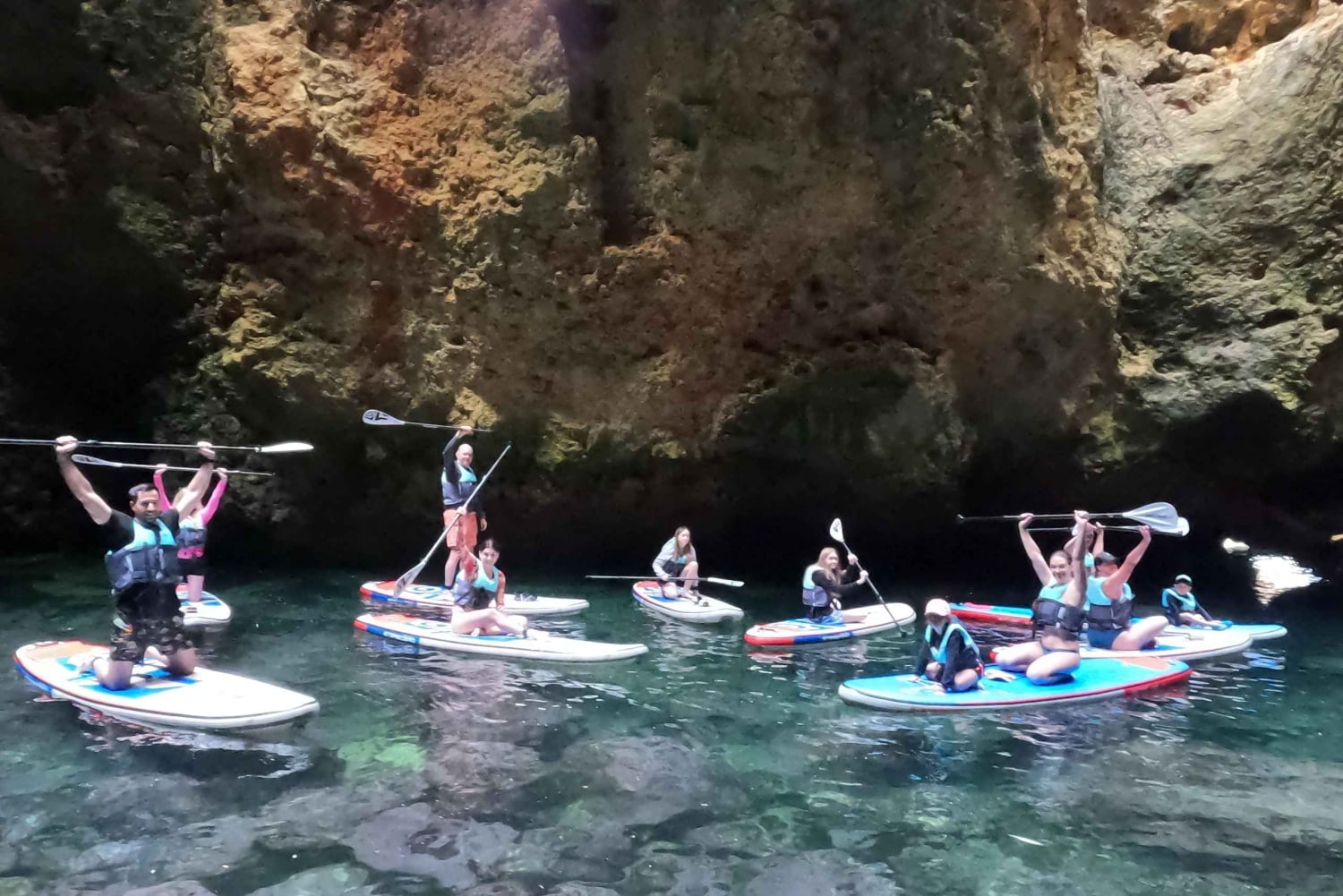 ラゴス：ポンタ・ダ・ピエダーデでスタンドアップパドルボードツアーをお楽しみください