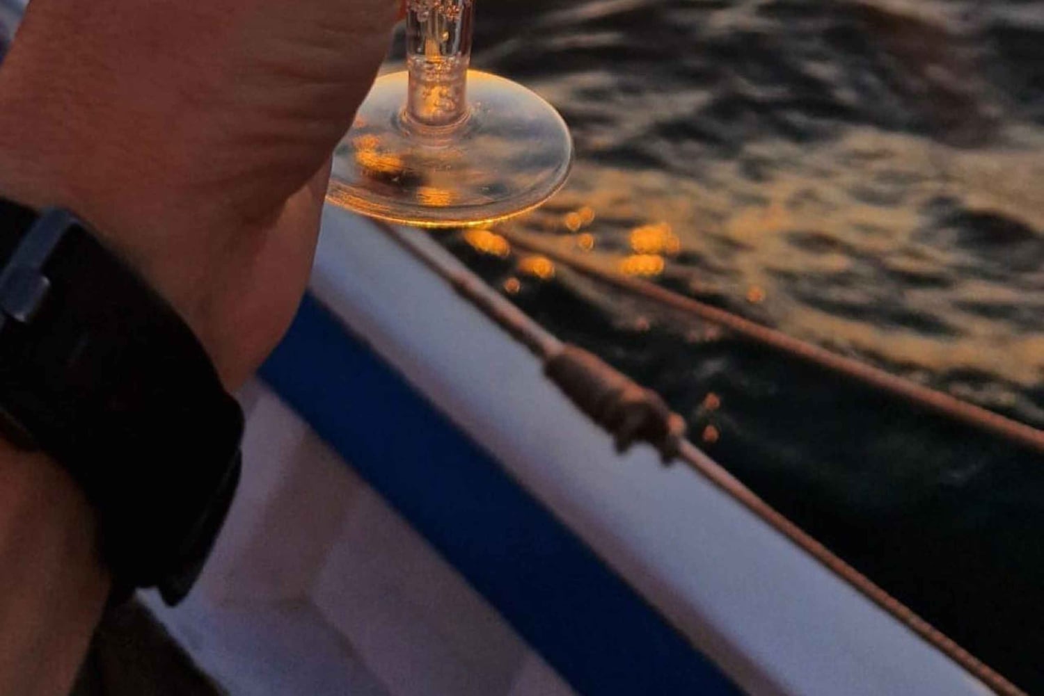 Lagos: Solnedgångssegling ombord på en traditionell båt med prosecco