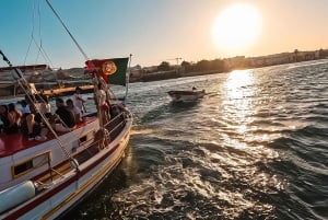 Lagos: Solnedgångssegling ombord på en traditionell båt med prosecco