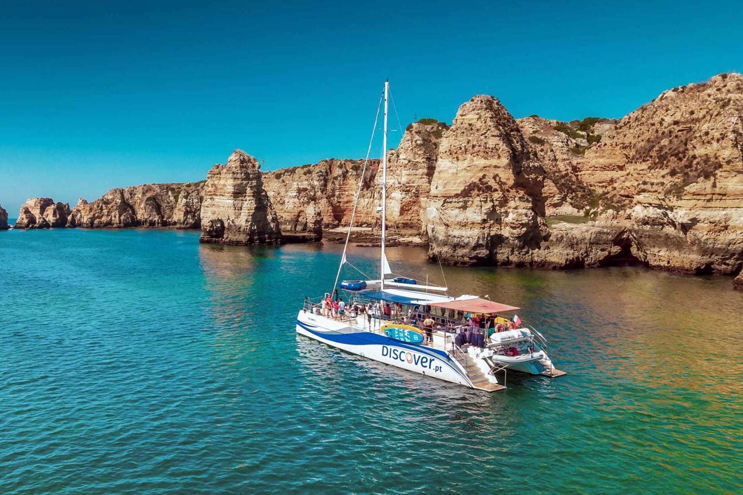 Lagos to Burgau: Algarve Catamaran Cruise with Lunch