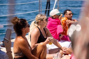 Lagos to Burgau: Algarve Catamaran Cruise with Lunch