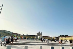 Lisboa: tour en tuk-tuk por Alfama y Mouraria con guía