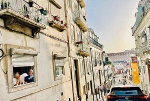 Lisboa: tour en tuk-tuk por Alfama y Mouraria con guía