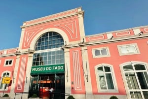 Lisboa: tour en tuk-tuk por Alfama y Mouraria con guía