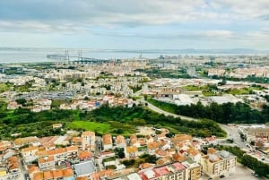 Lisboa: tour en tuk-tuk por Alfama y Mouraria con guía