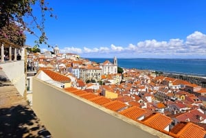 Lisbon: Guided Tuk-Tuk Tour Alfama and history 90 min