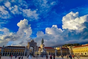 Lisbon: Oldtown and alfama 90 min by tuktuk