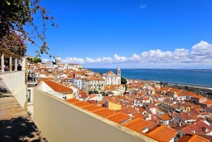 Lisbon: Oldtown and alfama 90 min by tuktuk