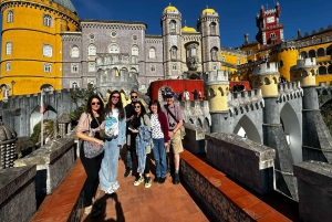 Lisboa: Sintra, Pena, Regaleira og Cascais - guidet dagstur