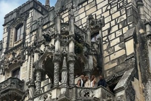 Lisboa: Sintra, Pena, Regaleira og Cascais - guidet dagstur