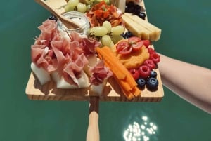 Luxe catamaranvaart langs de kust van de Algarve