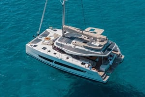 Luxe catamaranvaart langs de kust van de Algarve