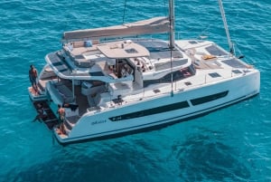 Luxe catamaranvaart langs de kust van de Algarve