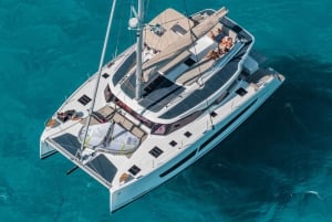 Luxe catamaranvaart langs de kust van de Algarve