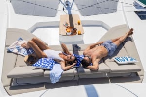 Luxe catamaranvaart langs de kust van de Algarve