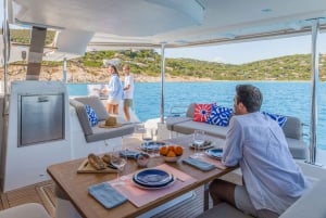 Luxe catamaranvaart langs de kust van de Algarve