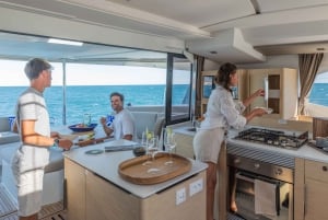 Luxe catamaranvaart langs de kust van de Algarve