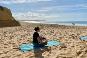 Strandyoga på morgonen i Albufeira av el Sol Lifestyle