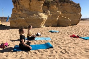 Morgen-strandyoga i Portimão af el Sol Lifestyle