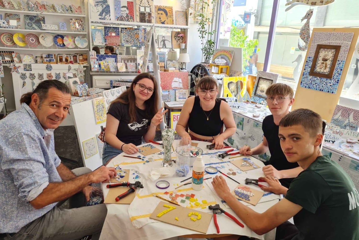 Olhão: Art Mosaic 2 hours Workshop by MosaicOlhão