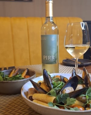 OLI wine & dine