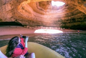 Portimão: Benagil Grottoes Boat Cruise