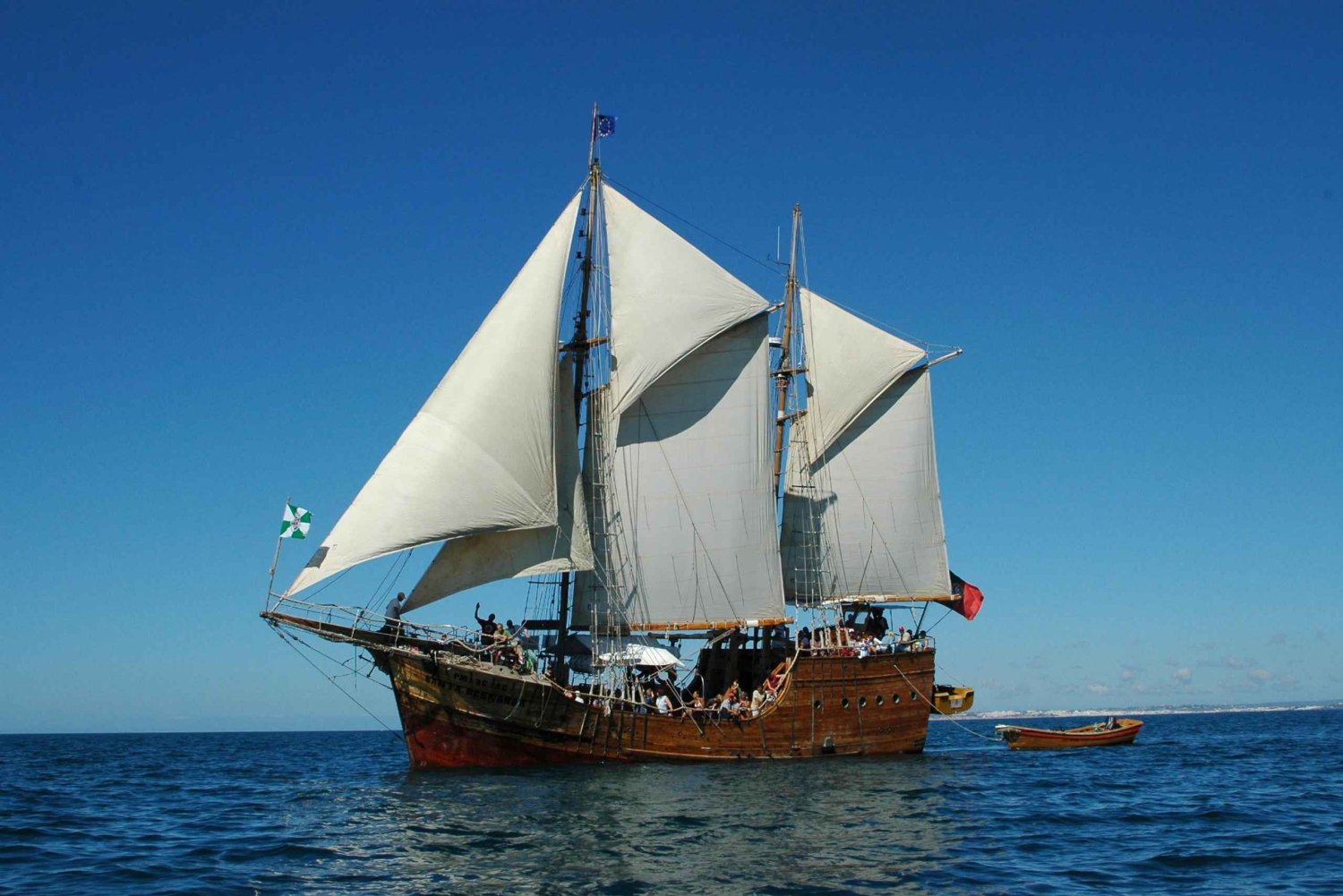 Portimão: Passeio de Barco à Vela às Grutas do Cabo de Lagos