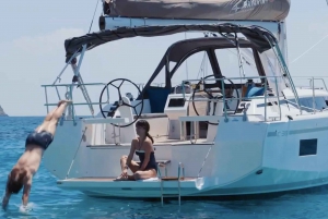 Portimao: Full Day Luxury Sail-Yacht Cruise