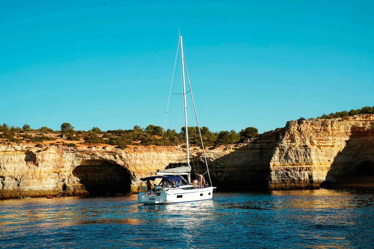 Portimao: Half-Day Sailing Yacht Cruise to the Benagil Caves