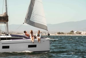 Portimao: Luxury Sail-Yacht Cruise with Sunset Option