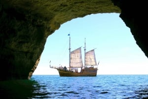 Portimão: crucero en barco pirata por las cuevas