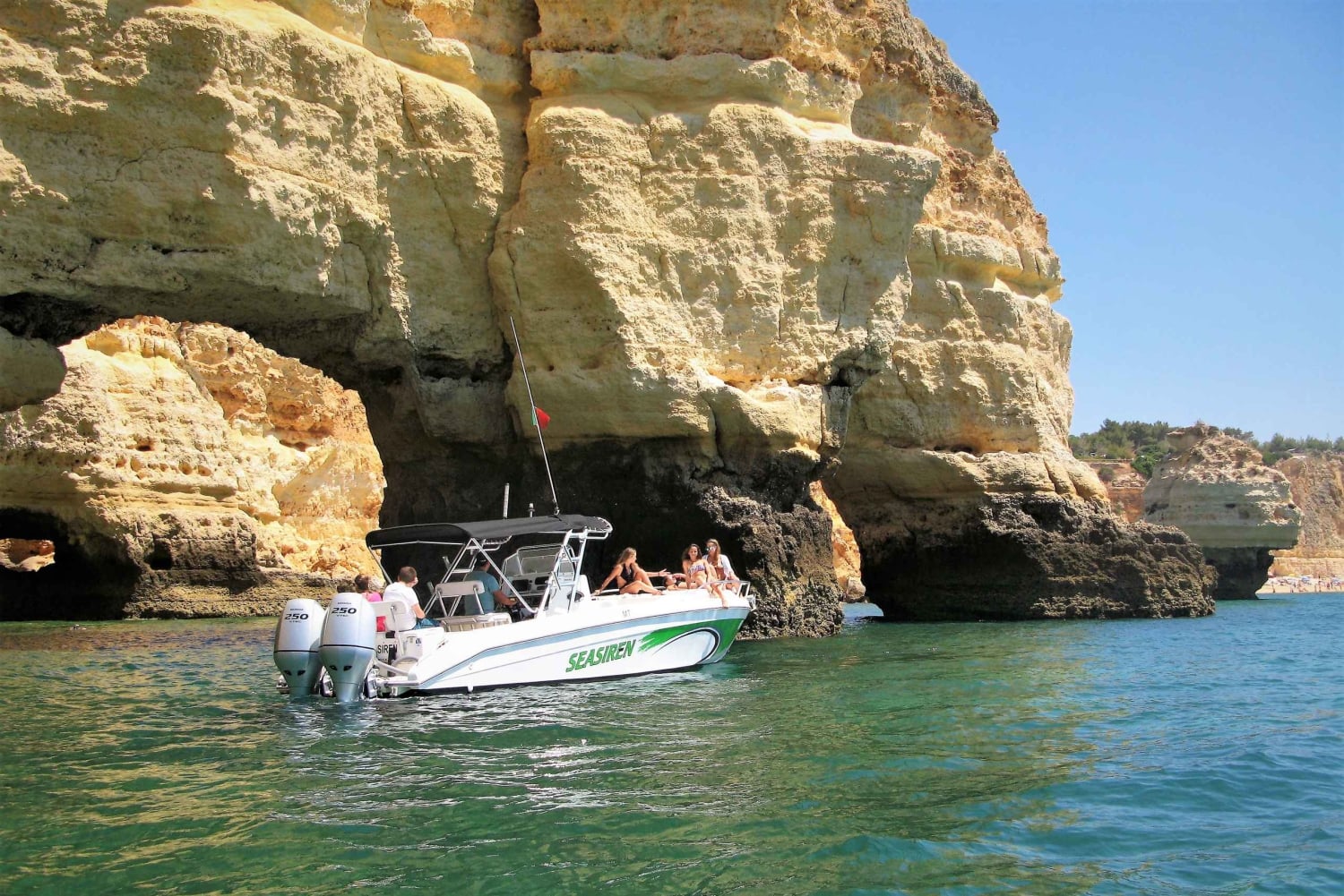 Portimão: Private Benagil Cave Boating Tour