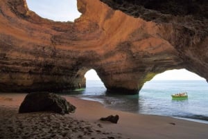 Portimão: Private Benagil Cave Boating Tour
