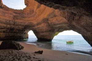 Portimão: Private Benagil Cave Boating Tour