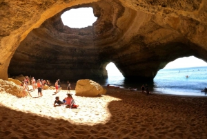 Portimão: Private Benagil Caves Catamaran and Kayak Tour