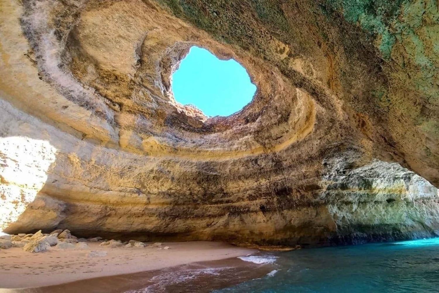 Portimão: Private Boat Trip to Benagil Caves