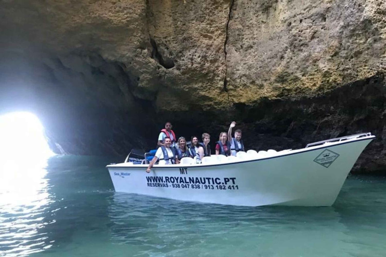 Portimão: Private Boat Trip to Benagil Caves
