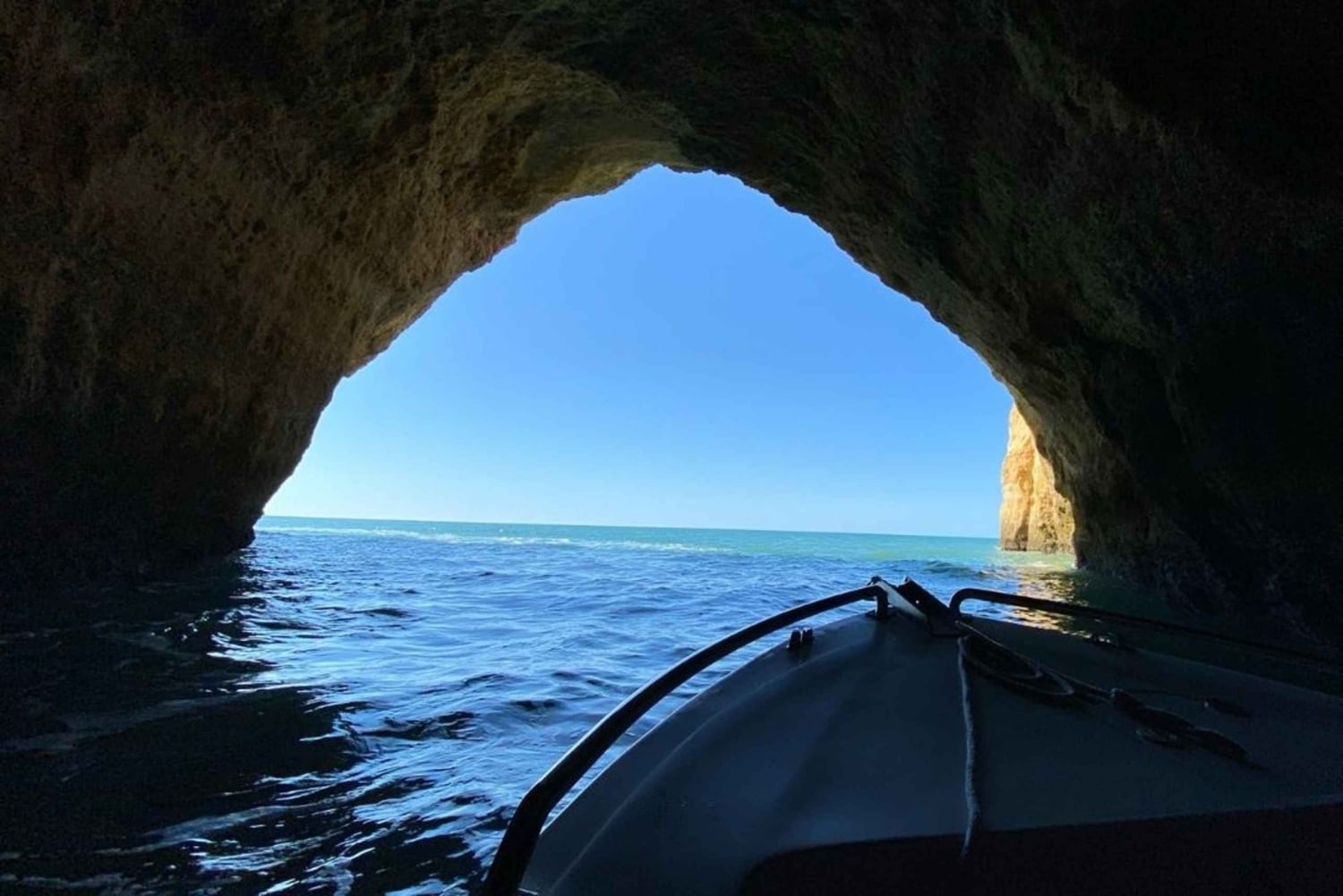 Portimão: Private Boat Trip to Benagil Caves