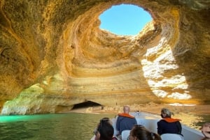 Portimão: Private Boat Trip to Benagil Caves