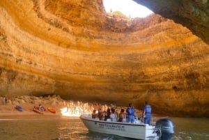 Portimão: Private Boat Trip to Benagil Caves